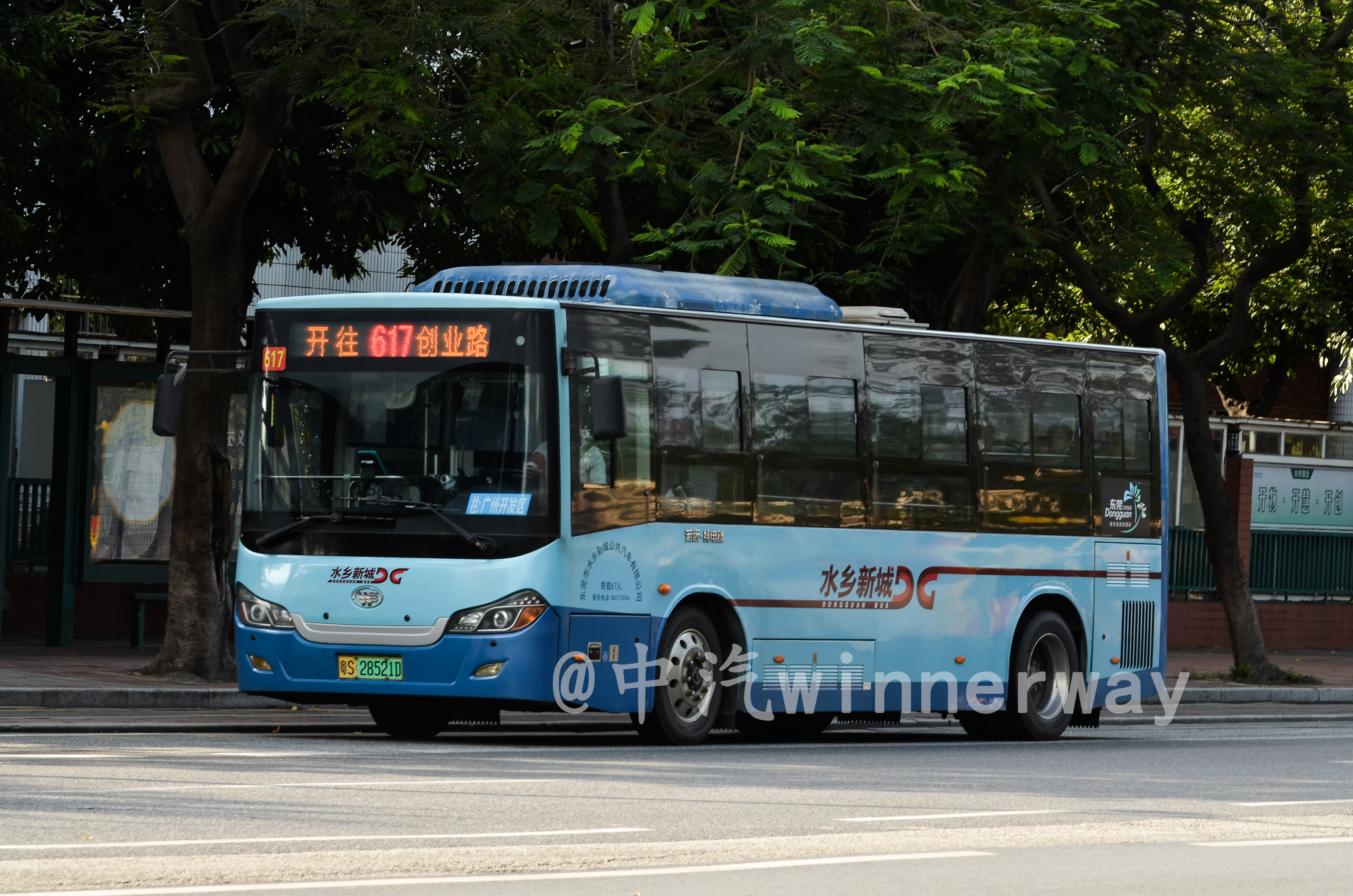 純電動化初期，617路使用宏遠KMT6861GBEV1行駛。