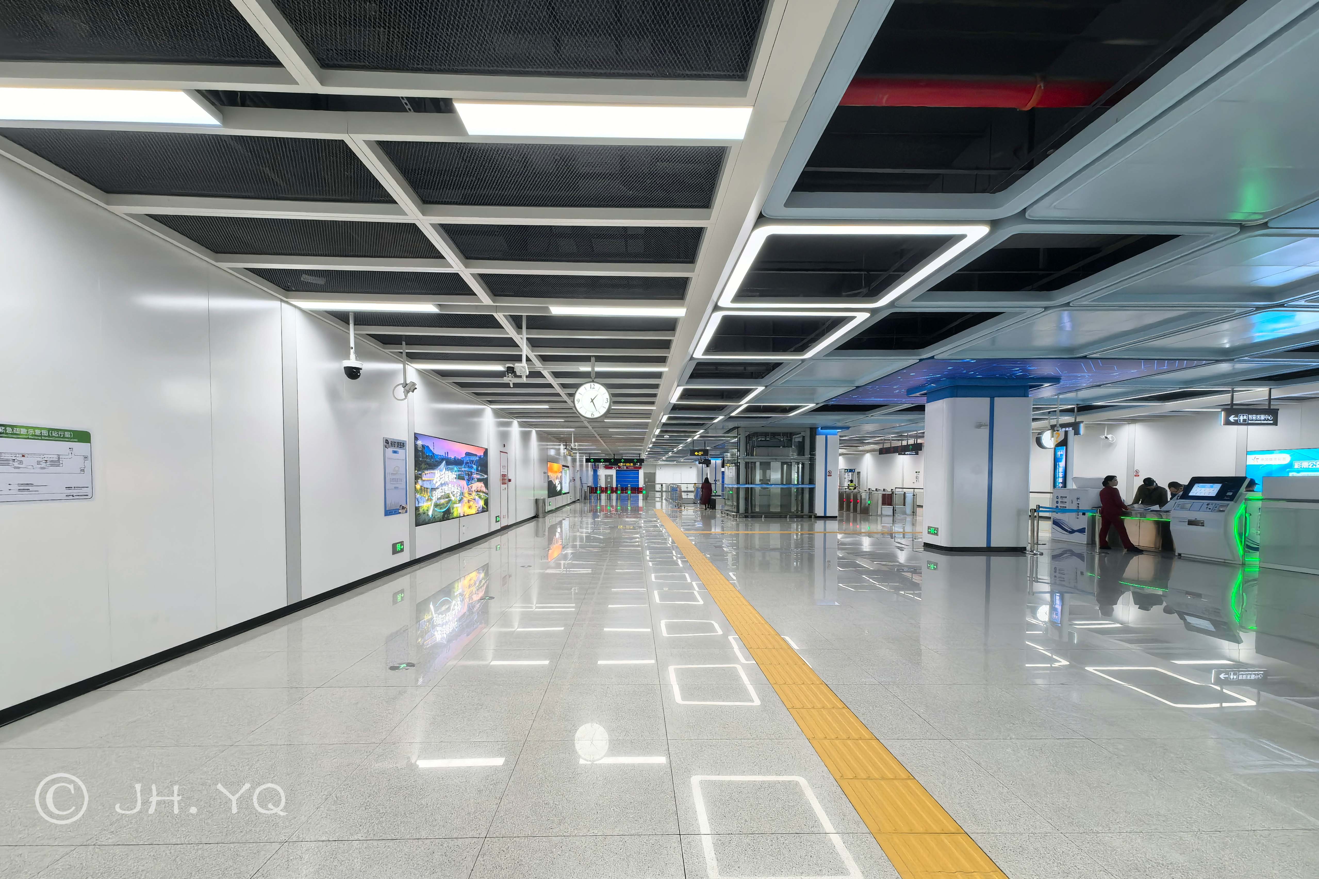 梅塘站站廳付費區（2025年12月）