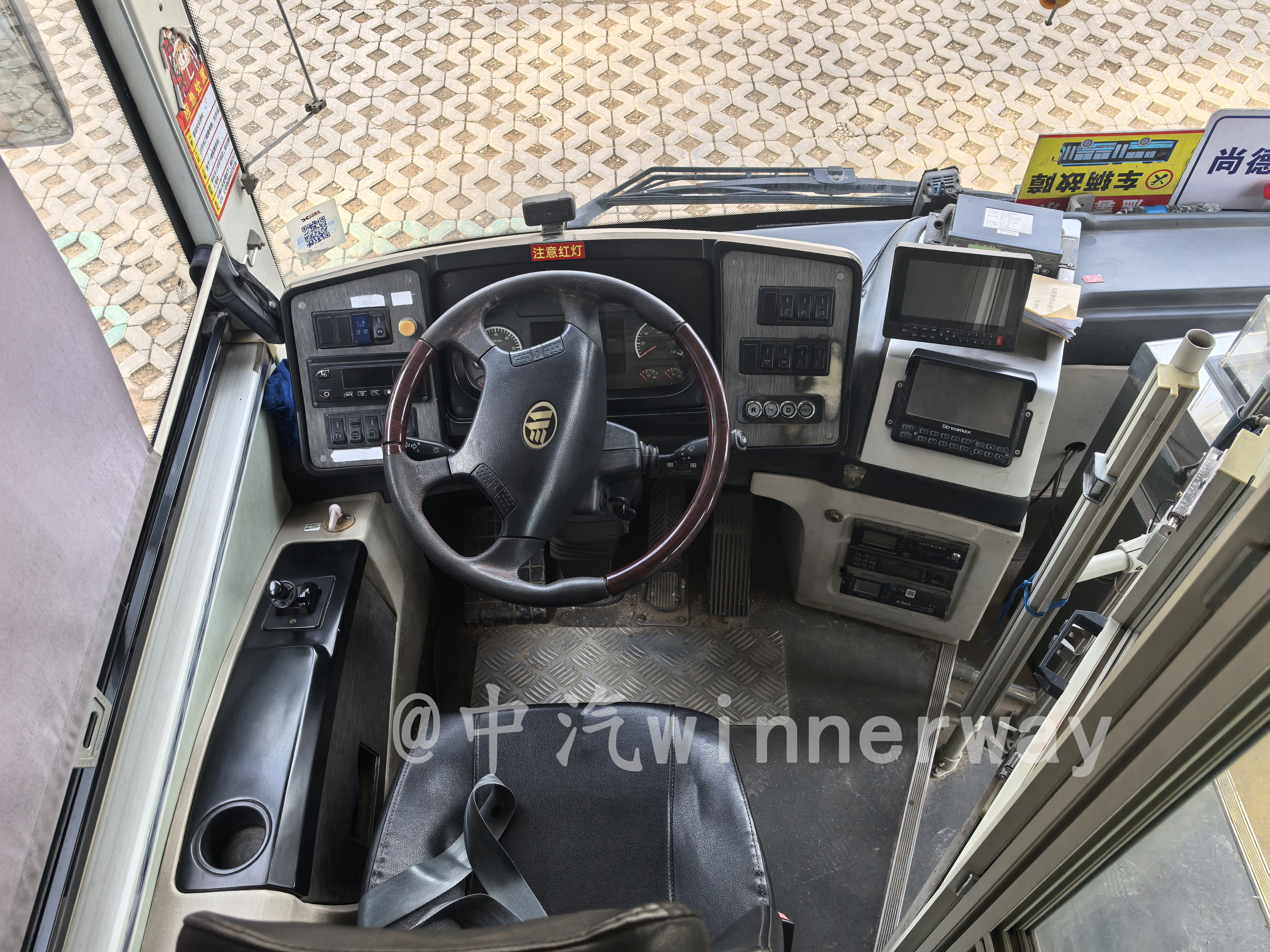 File:松山湖KMT6109GBEV6車輛銘牌.jpg
