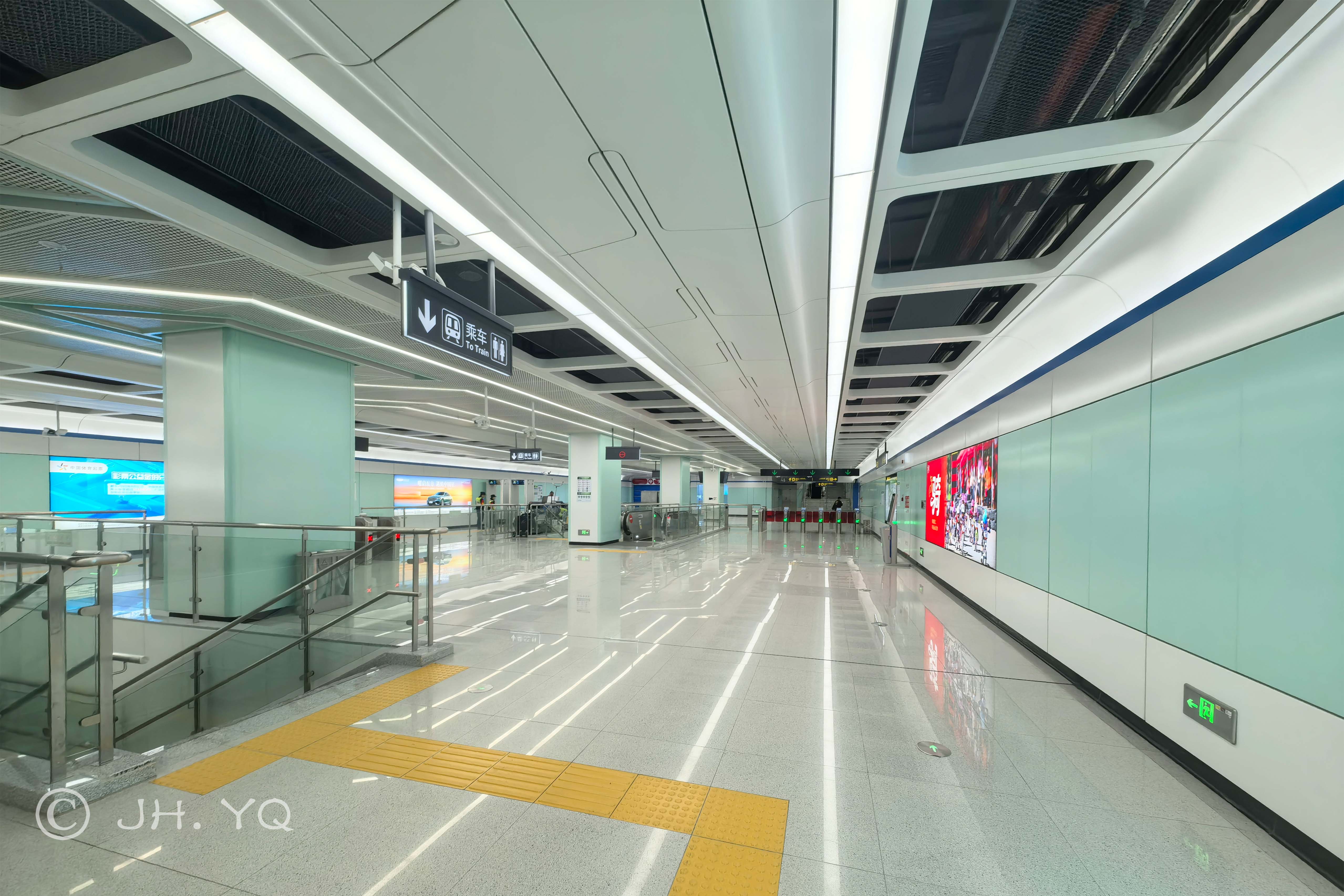 黃牛埔站站廳付費區(2025年12月)