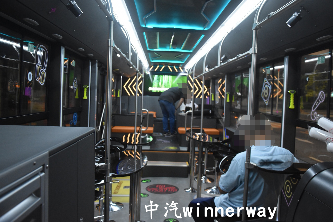 音樂巴士車輛內飾（由前往後）