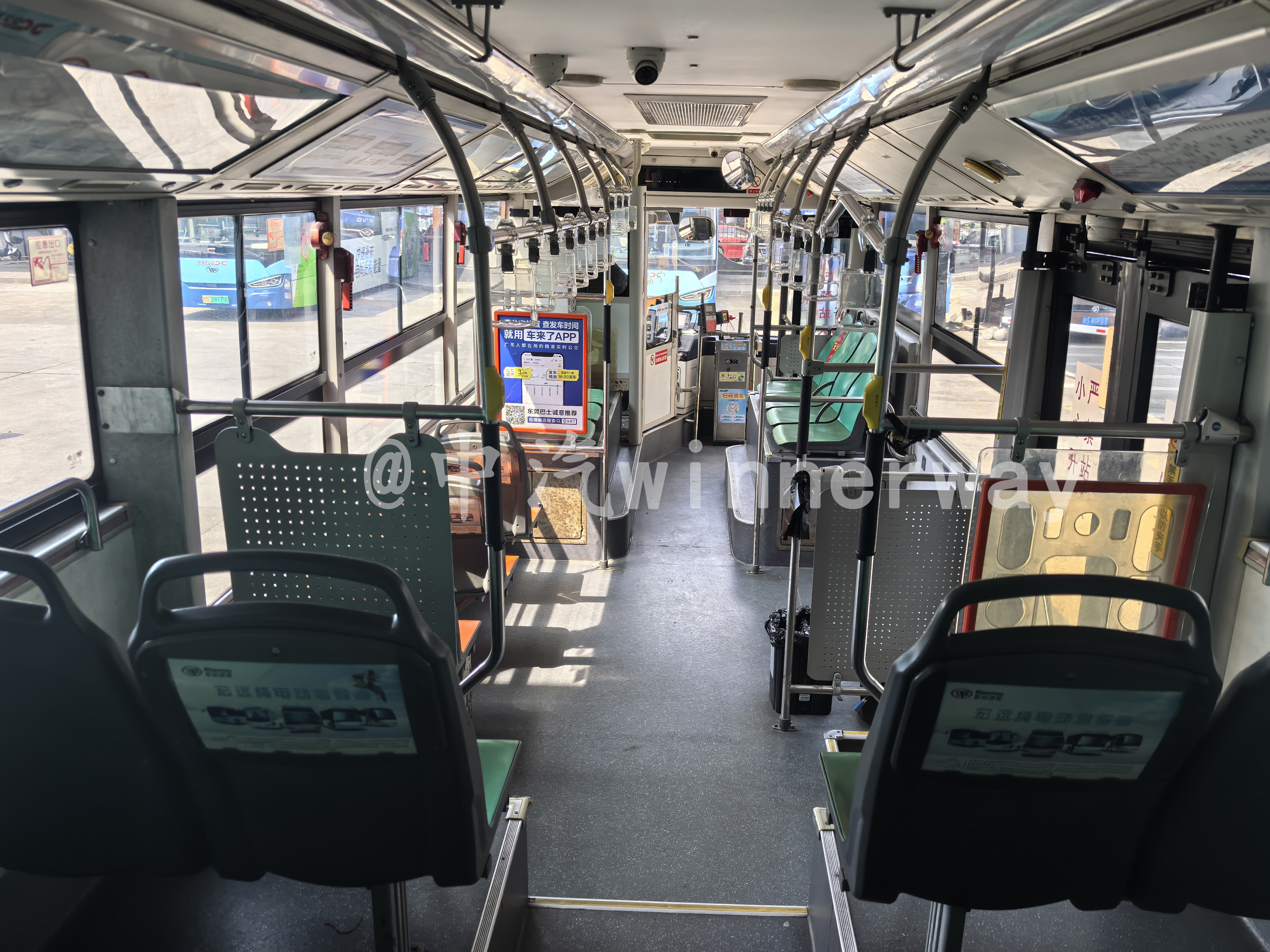 普通車內飾（由後往前）