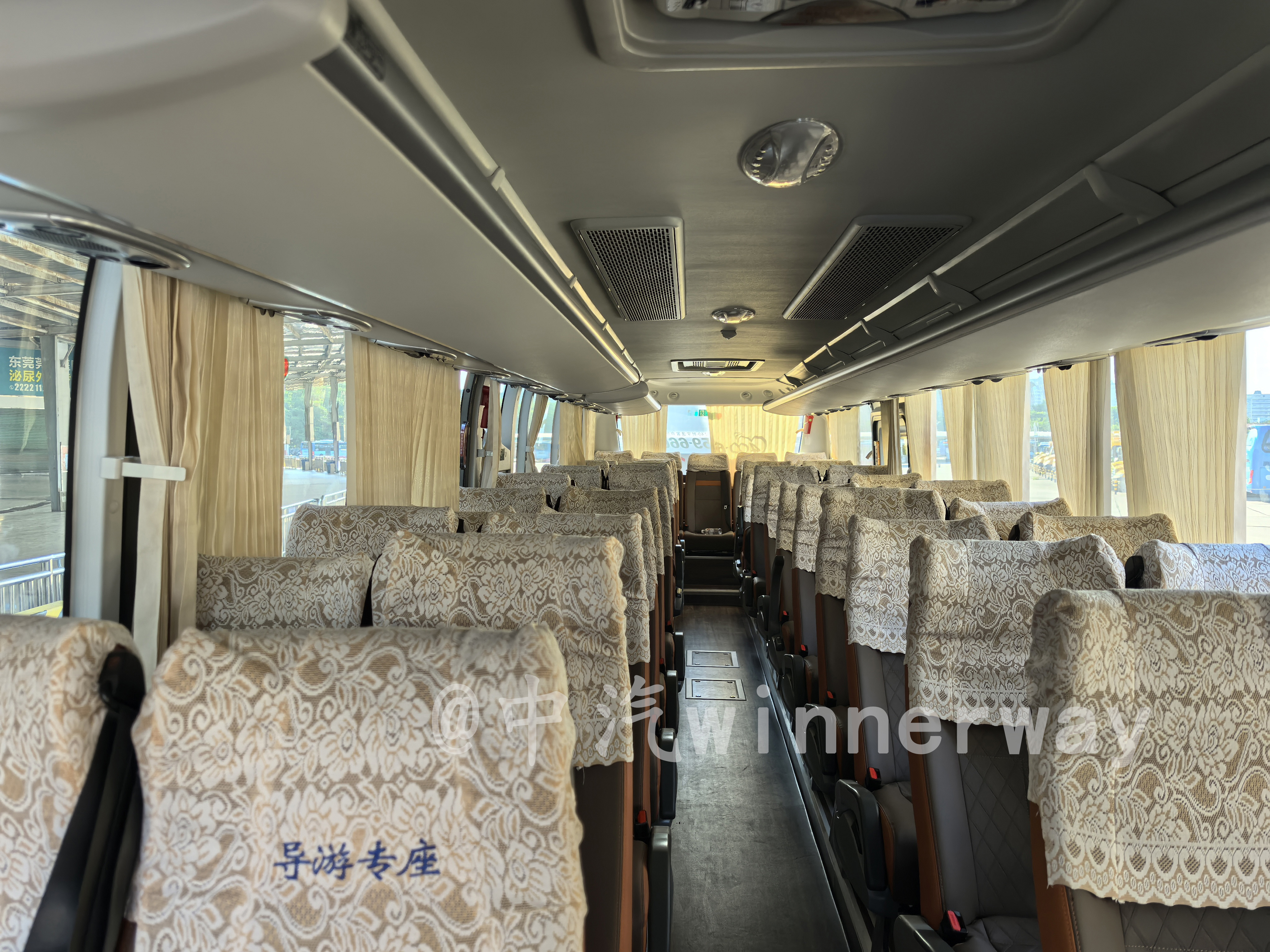 File:第二批ZK6116BEVQY37車輛內飾(由前往後).jpg