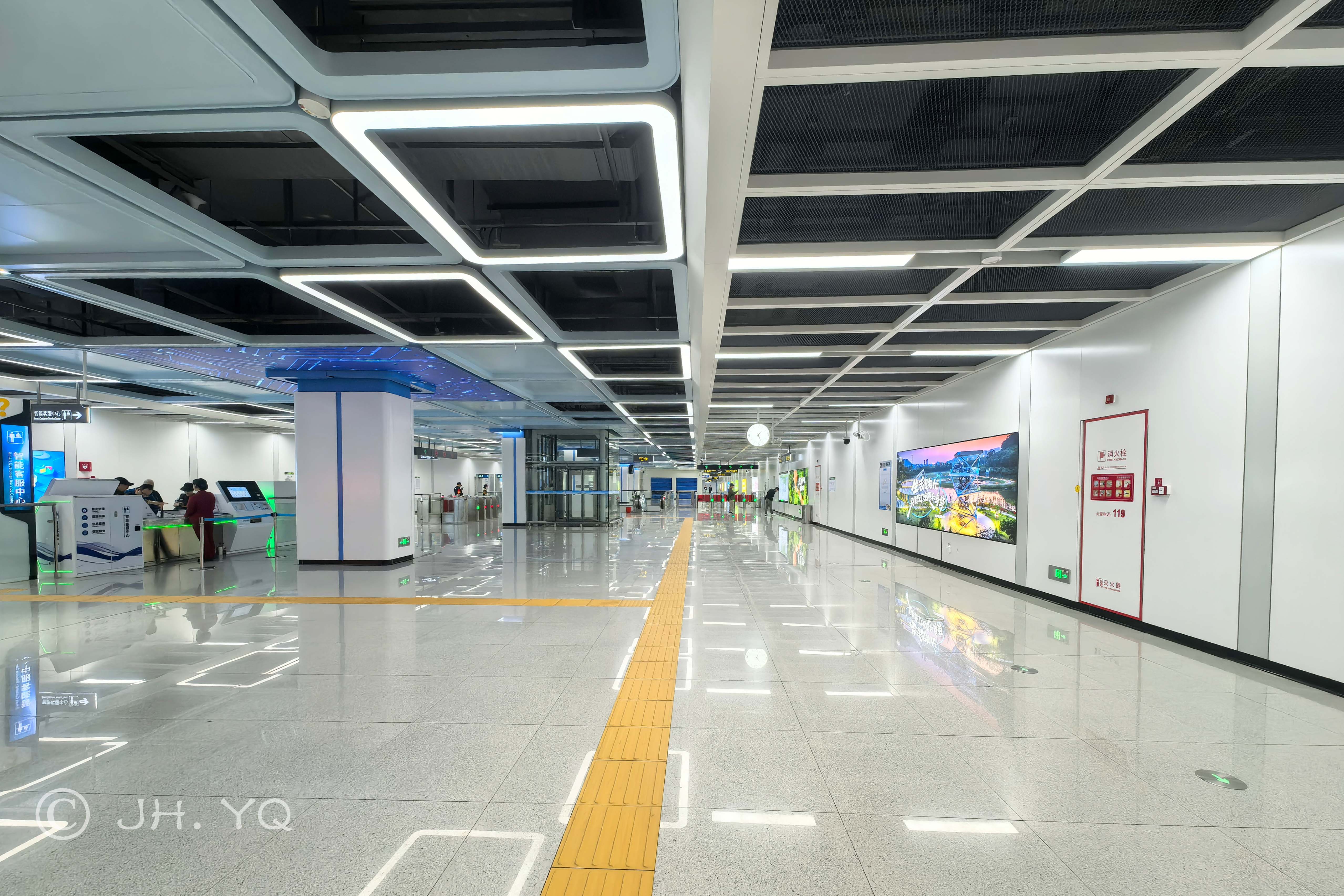 梅塘站站廳付費區（2025年12月）