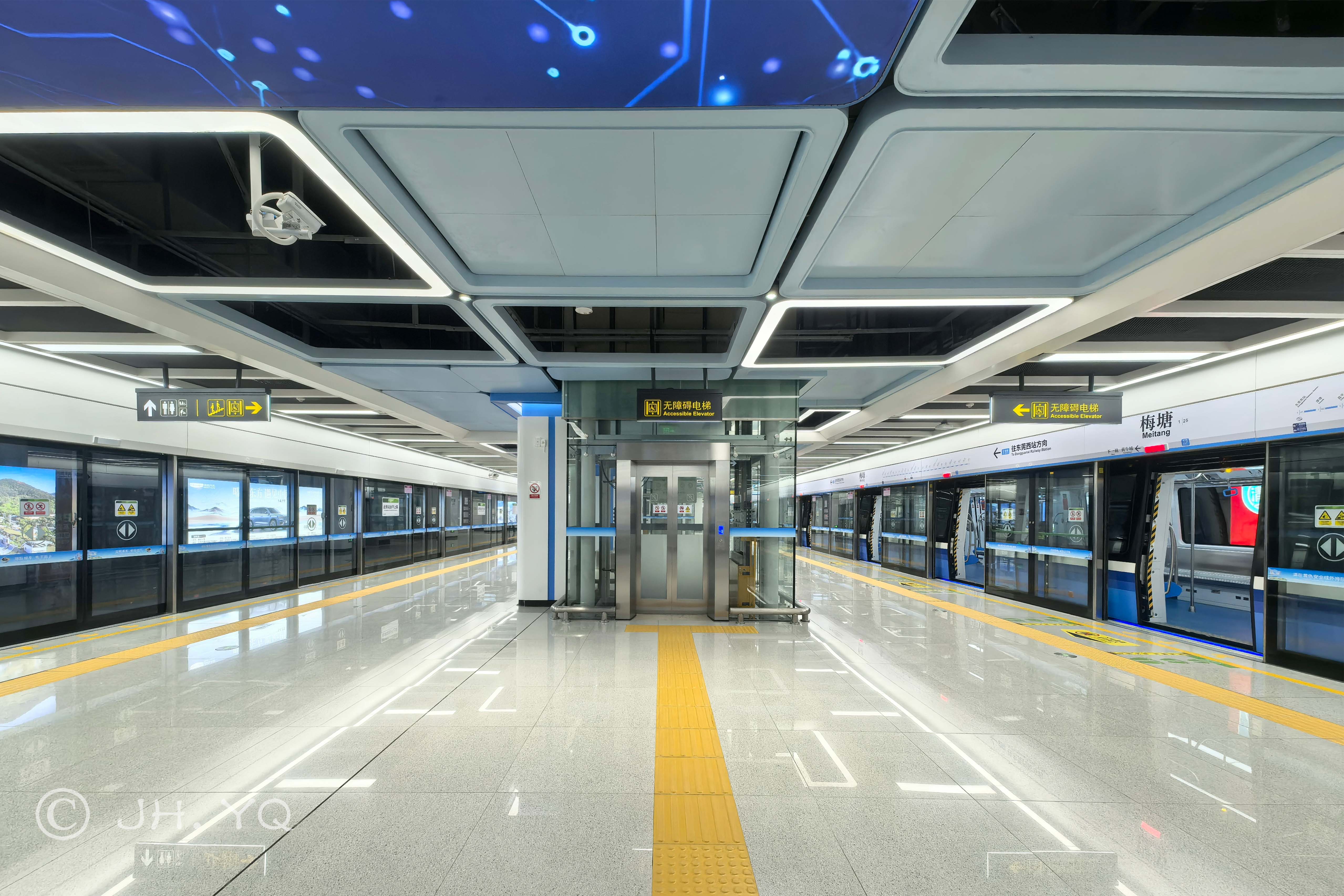 梅塘站月台中部（2025年12月）