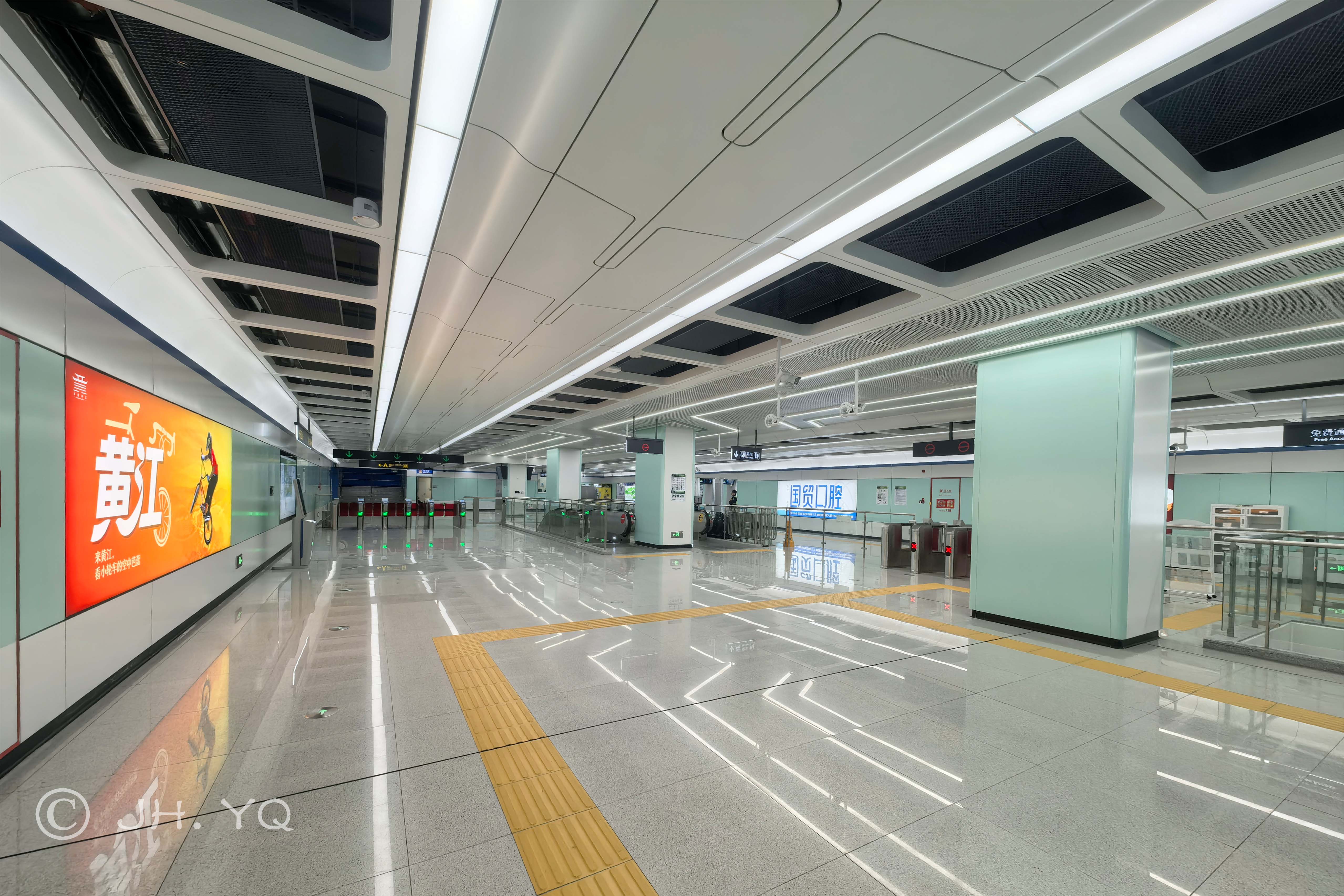 黃牛埔站站廳付費區(2025年12月)