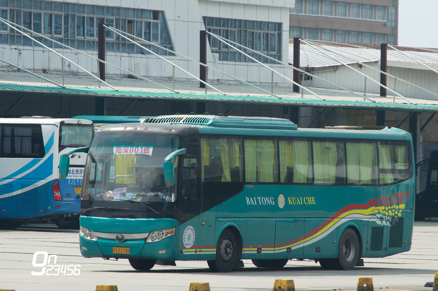 莞深001線曾于2025年國慶假期期間從東莞市永安旅遊運輸有限公司抽調一部宇通ZK6117H行駛加班車。