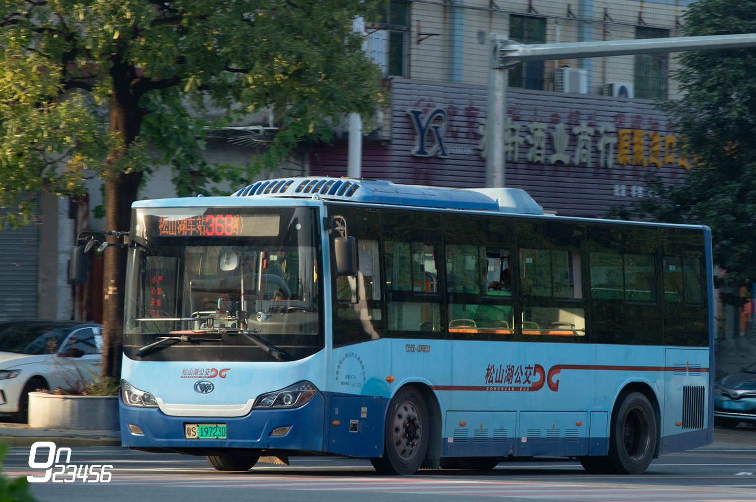司機位，該車采用杭州祥和空調外機