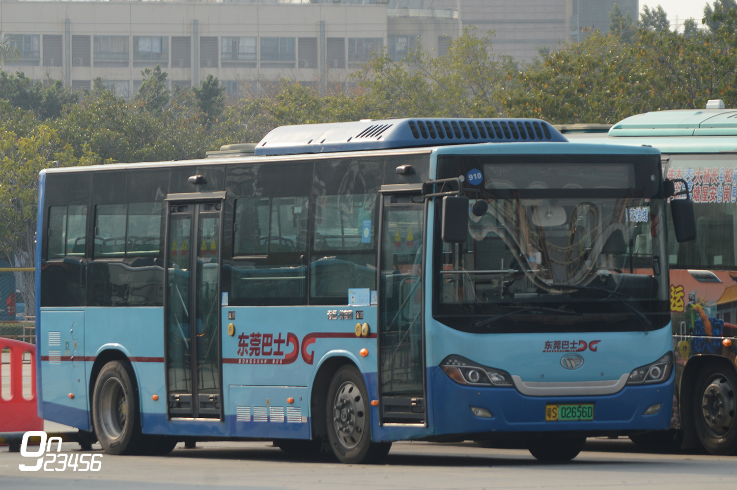 門位，該車采用廣州精益空調外機