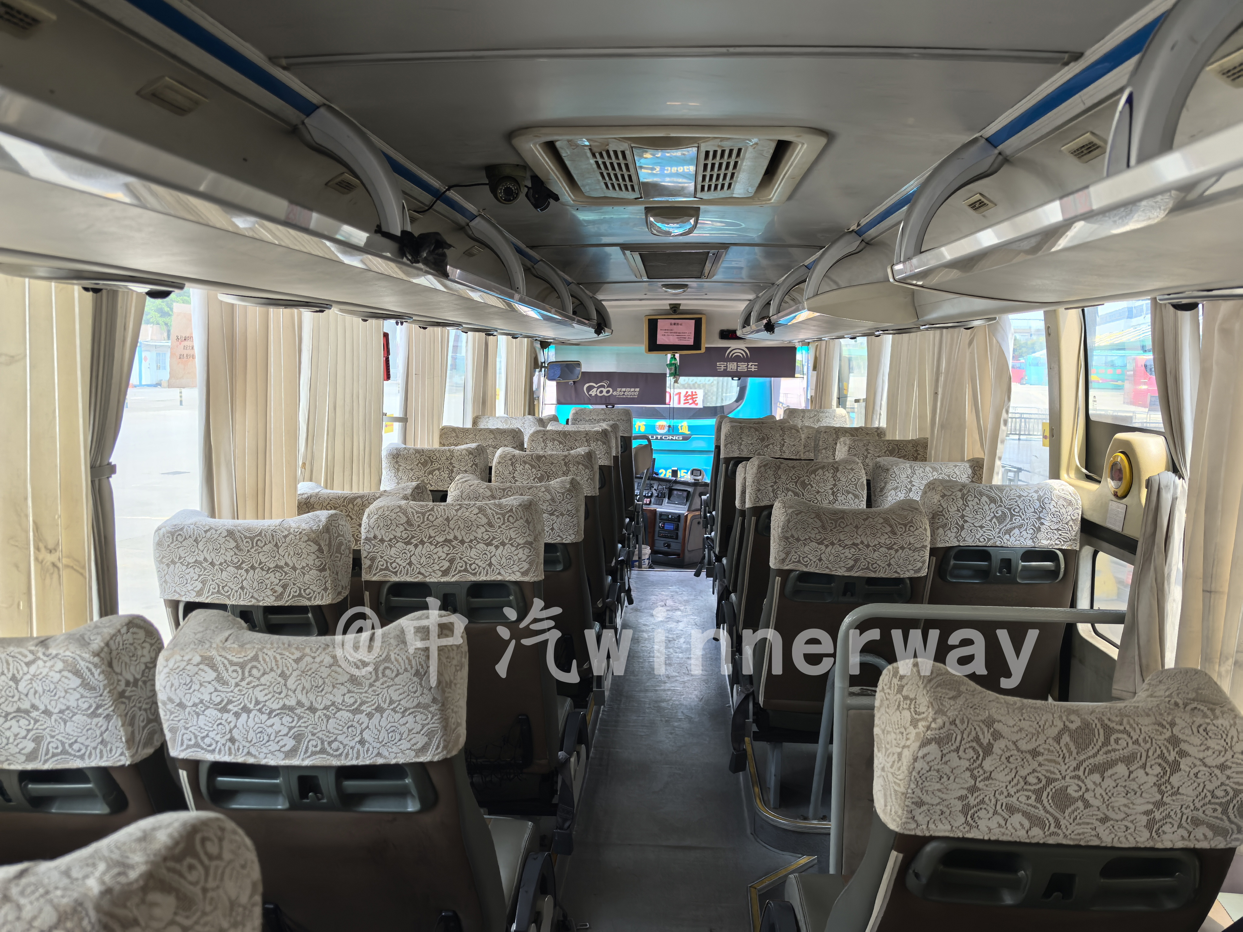 車輛內飾（由後往前）