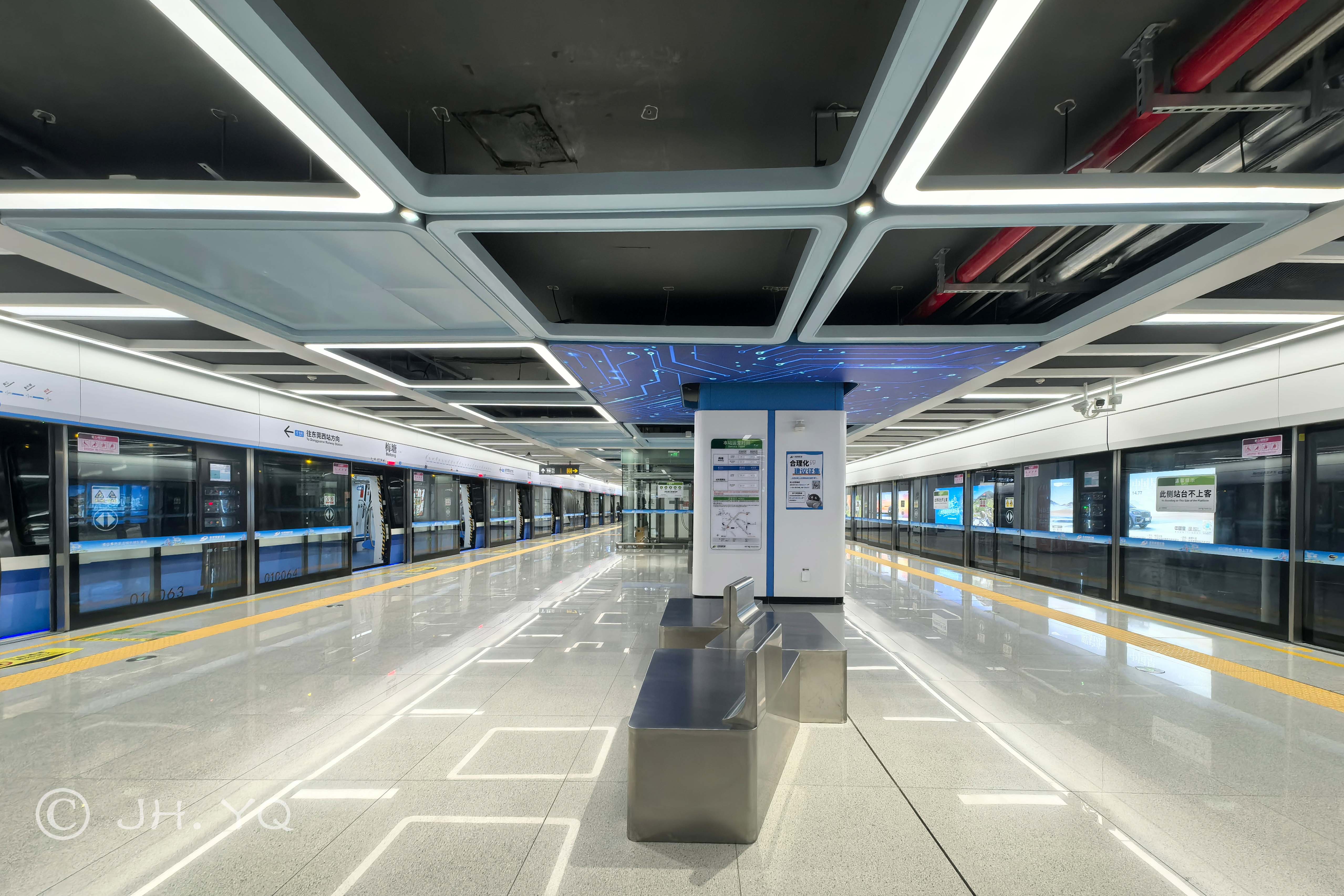 梅塘站月台中部（2025年12月）