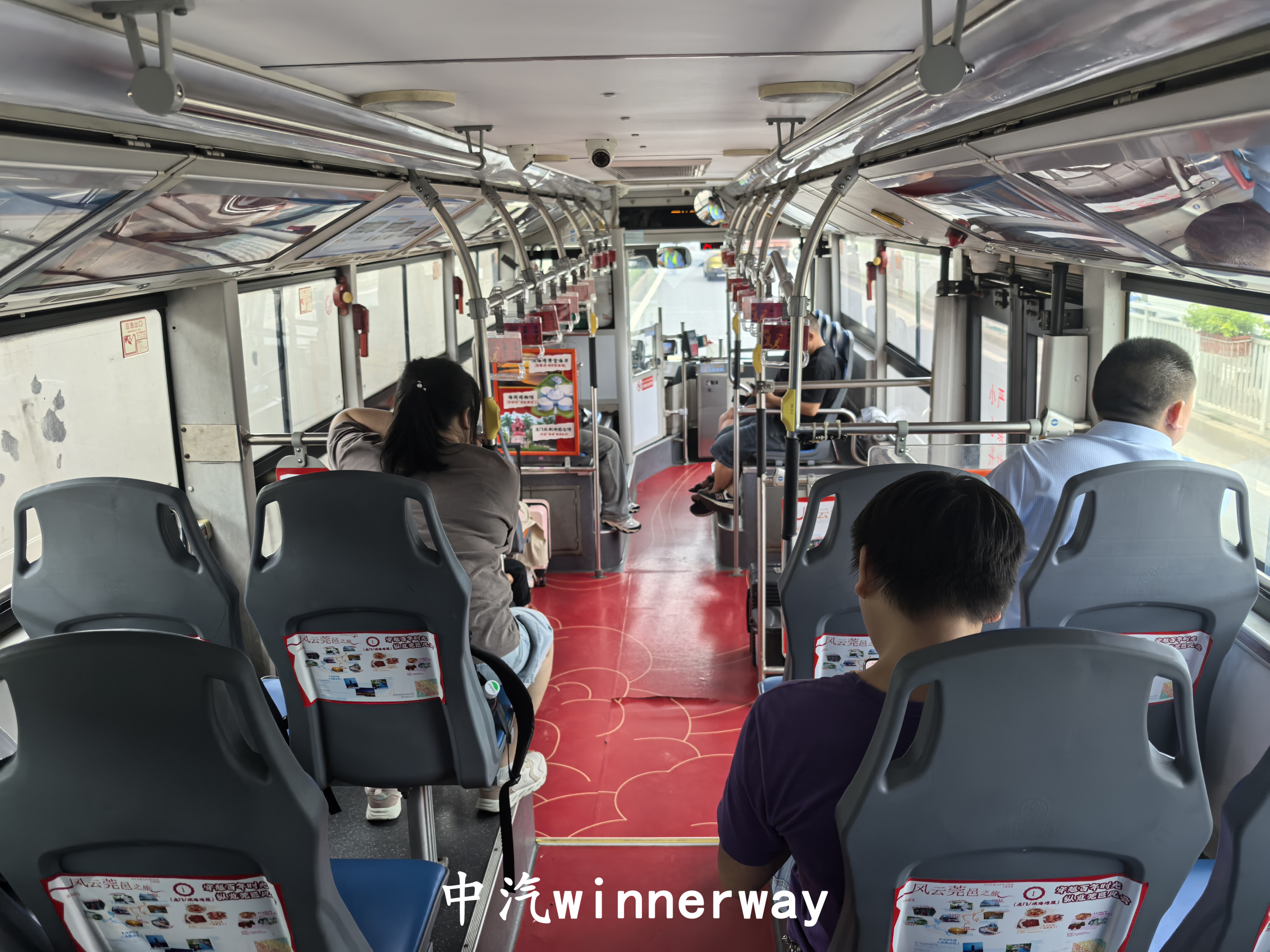軟座車內飾（由後往前）